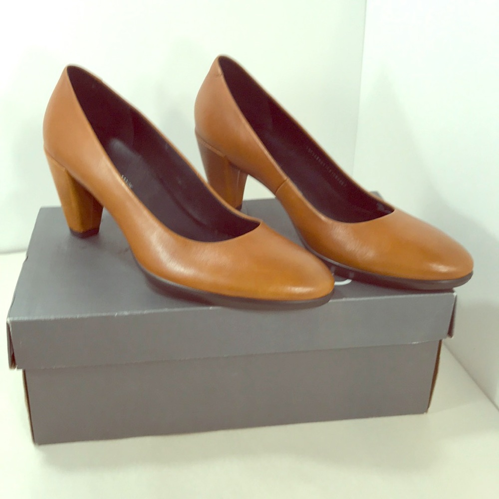 Ecco Shape 55 Plateau Amber Pumps Size 9